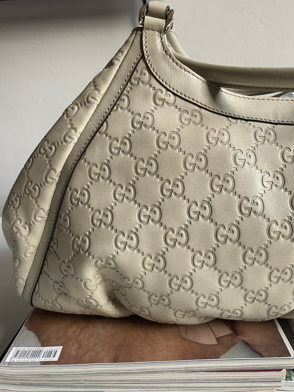 Gucci Abbey D Ring in Leather Beige