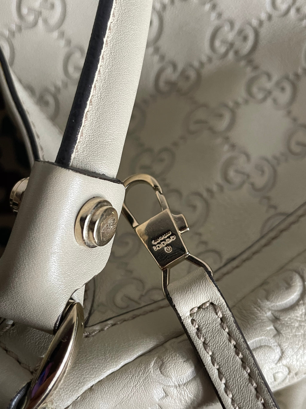 Gucci Abbey D Ring in Leather Beige