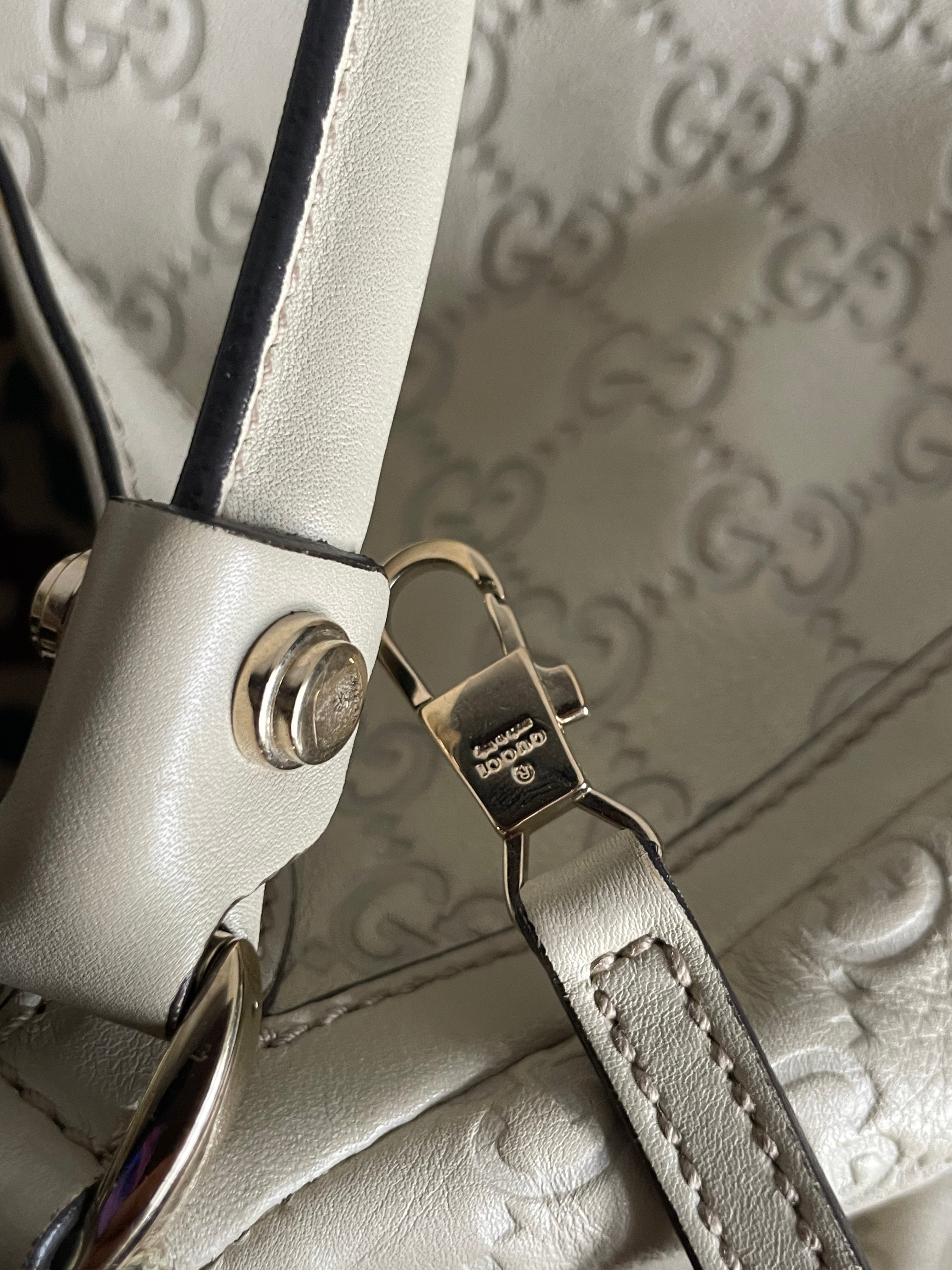 Gucci Abbey D Ring in Leather Beige