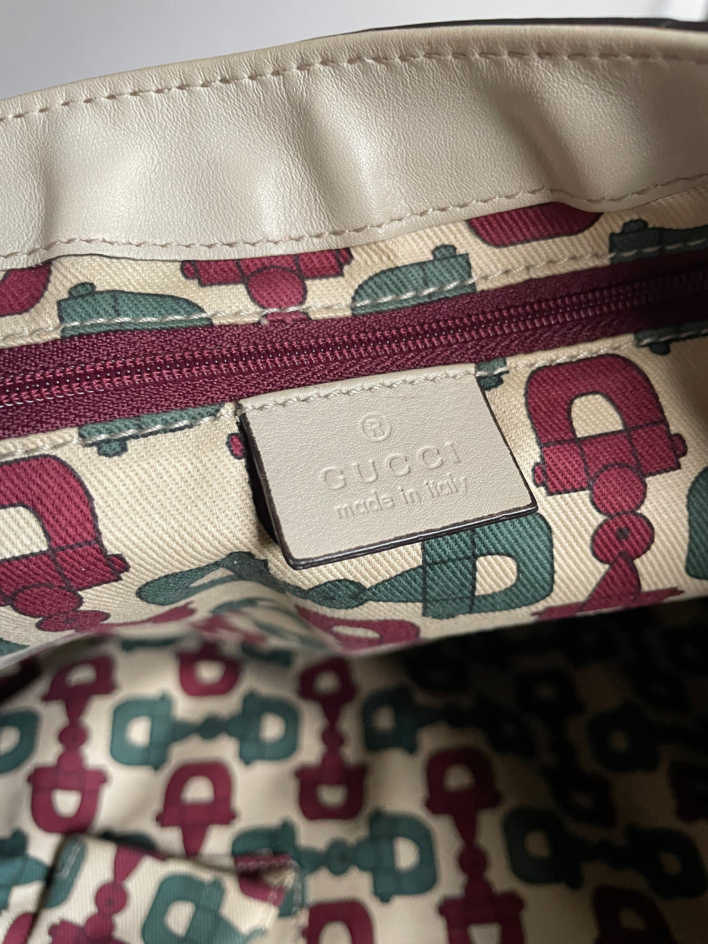 Gucci Abbey D Ring in Leather Beige