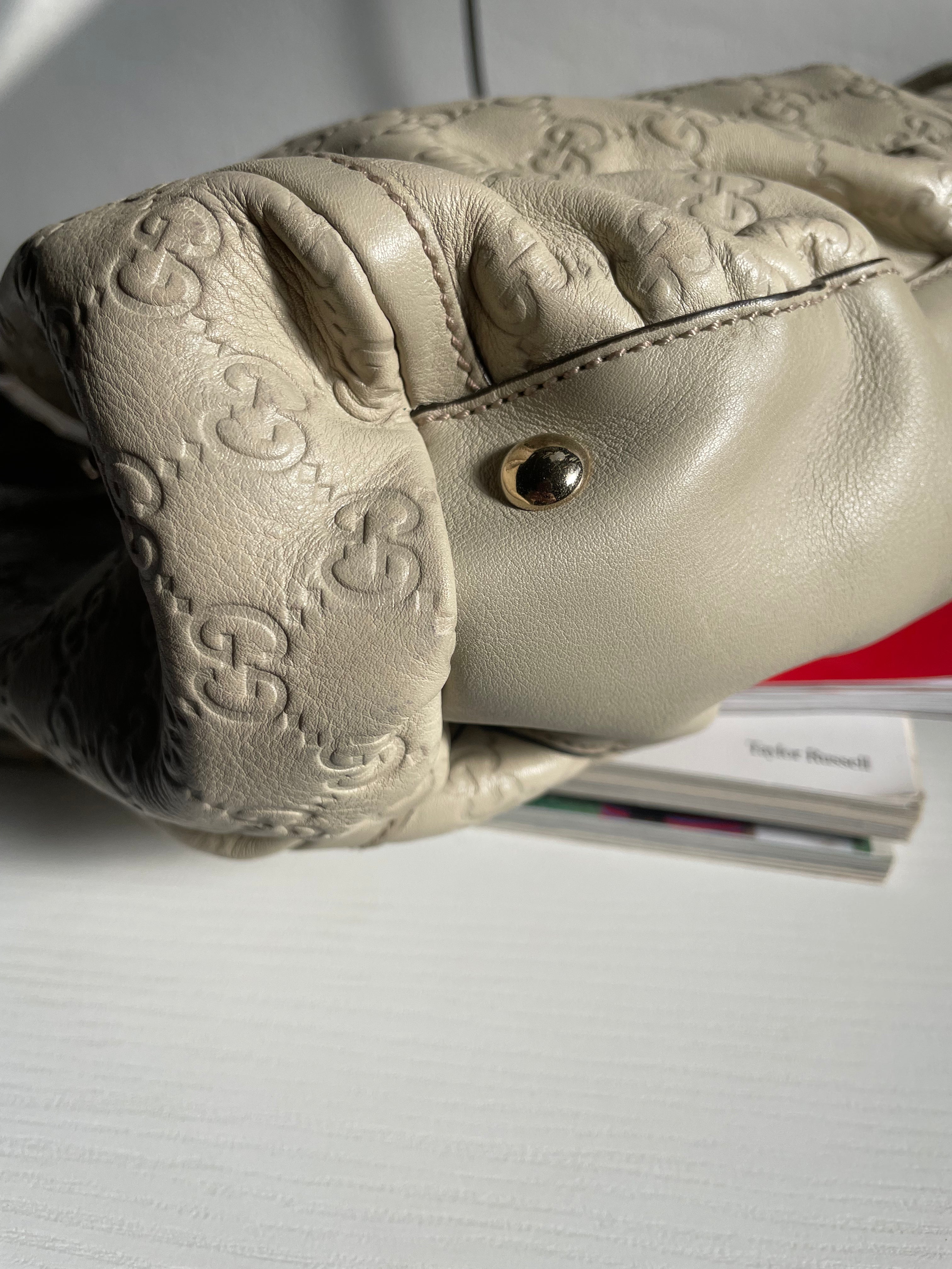 Gucci Abbey D Ring in Leather Beige